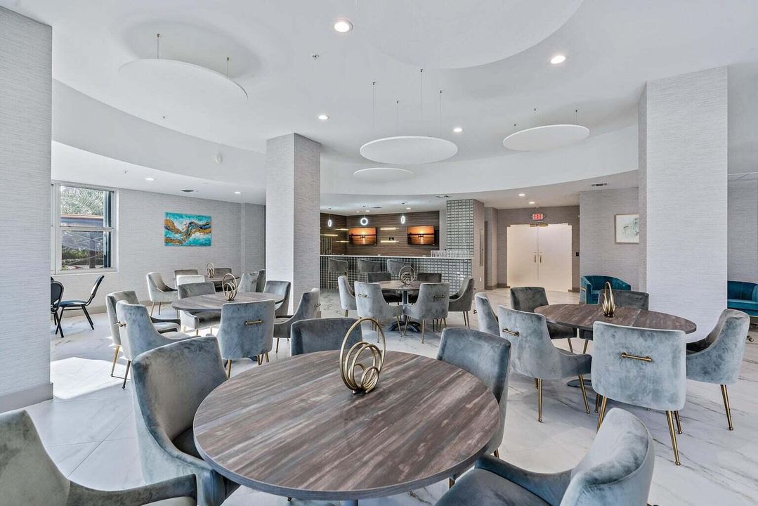 Community Ocean Room