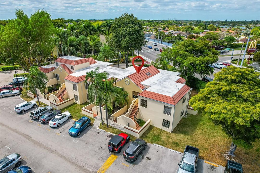 Active With Contract: $2,700 (3 beds, 2 baths, 1102 Square Feet)