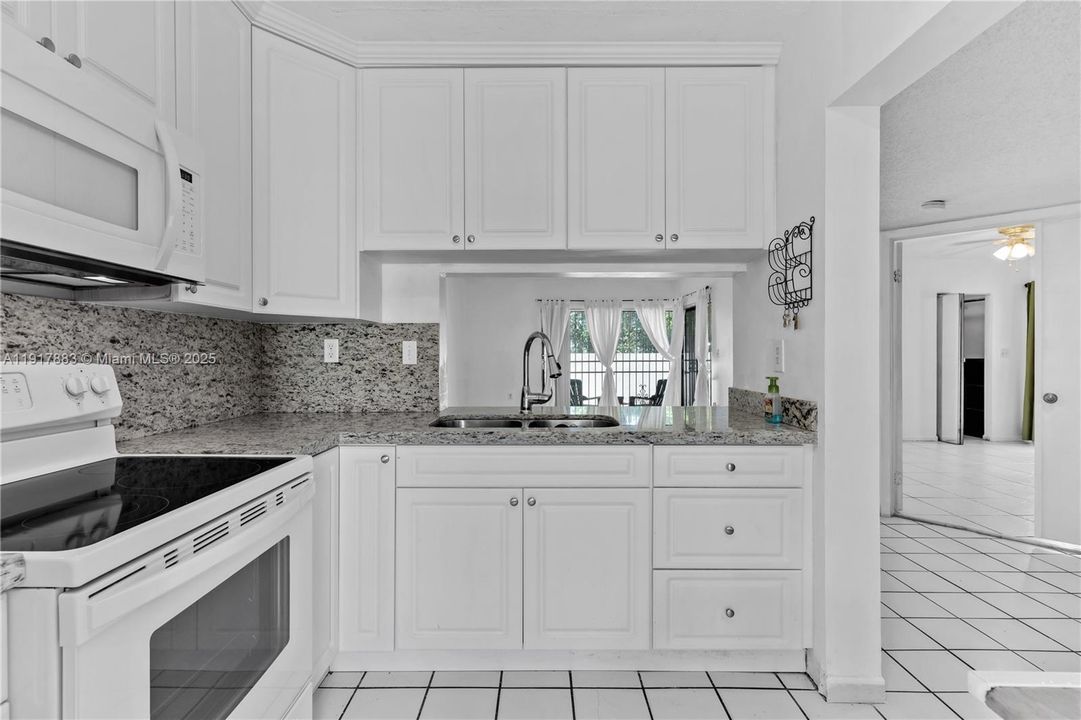 Active With Contract: $2,700 (3 beds, 2 baths, 1102 Square Feet)