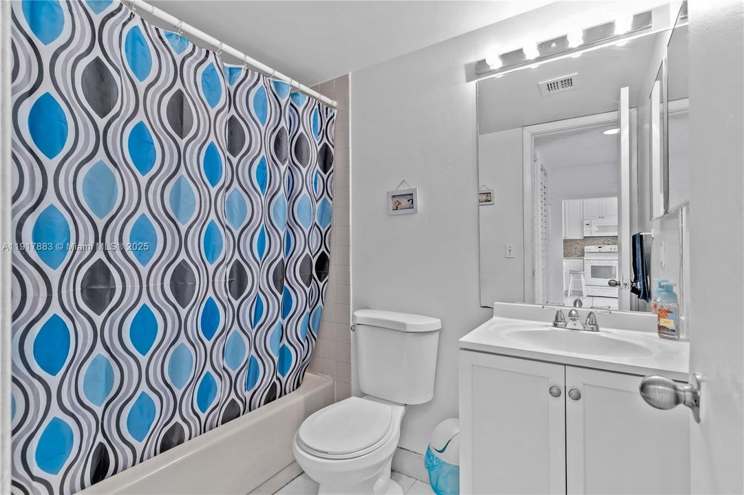 Active With Contract: $2,700 (3 beds, 2 baths, 1102 Square Feet)