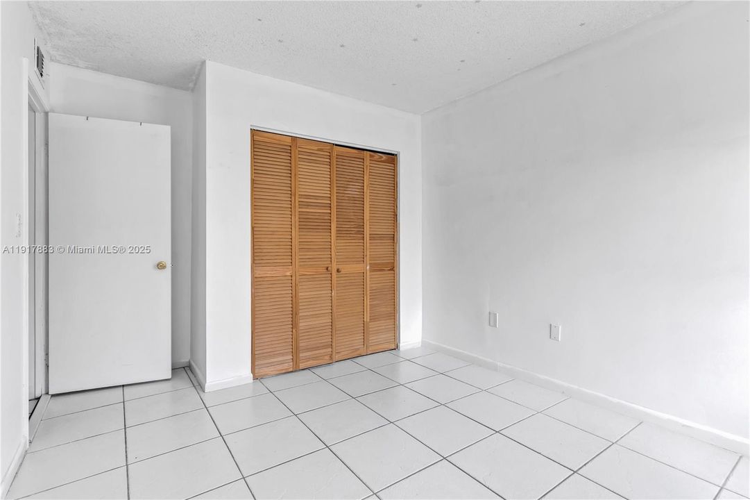 Active With Contract: $2,700 (3 beds, 2 baths, 1102 Square Feet)