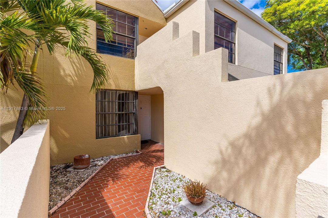 Active With Contract: $2,700 (3 beds, 2 baths, 1102 Square Feet)