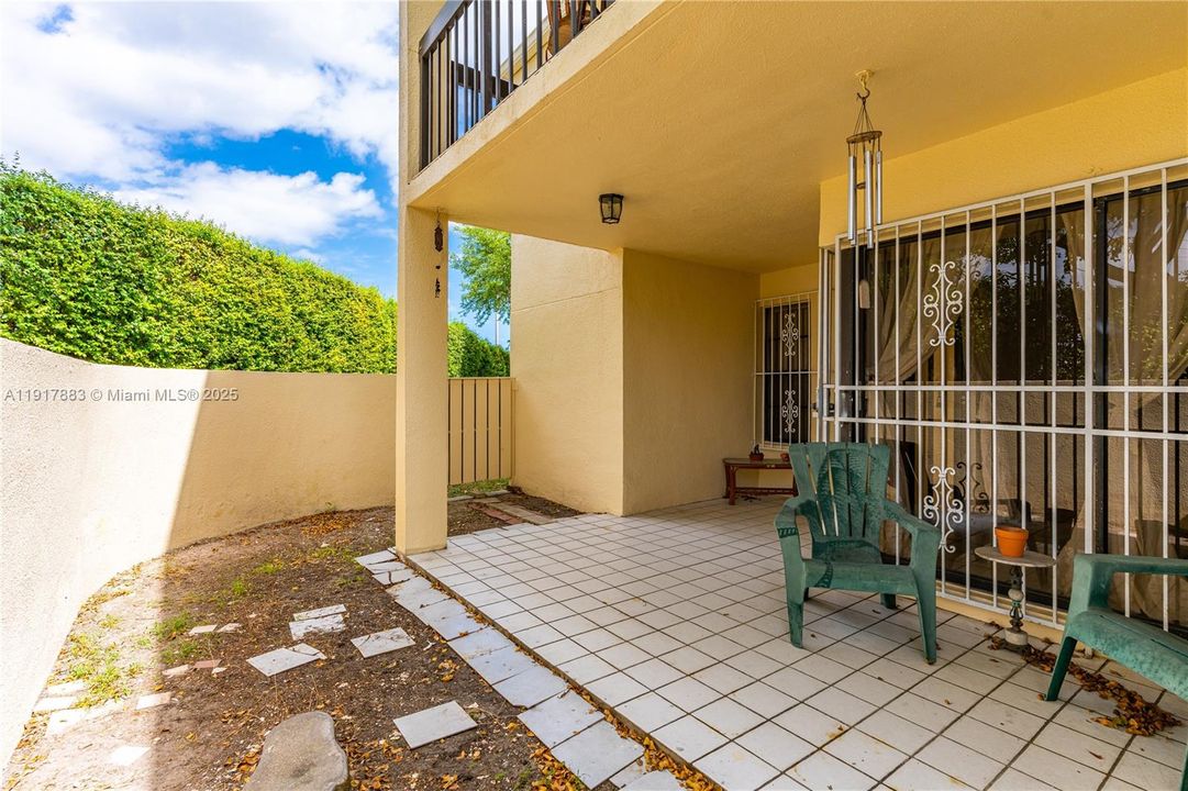 Active With Contract: $2,700 (3 beds, 2 baths, 1102 Square Feet)