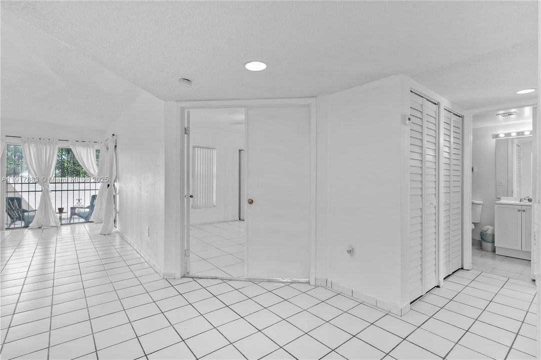 Active With Contract: $2,700 (3 beds, 2 baths, 1102 Square Feet)