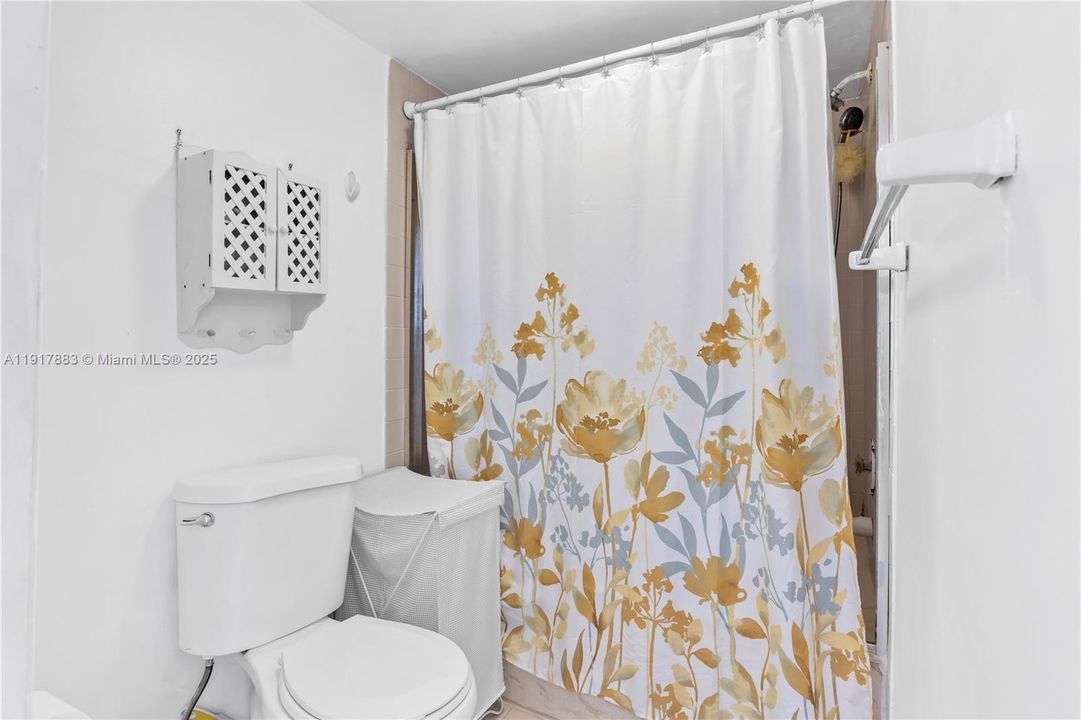 Active With Contract: $2,700 (3 beds, 2 baths, 1102 Square Feet)