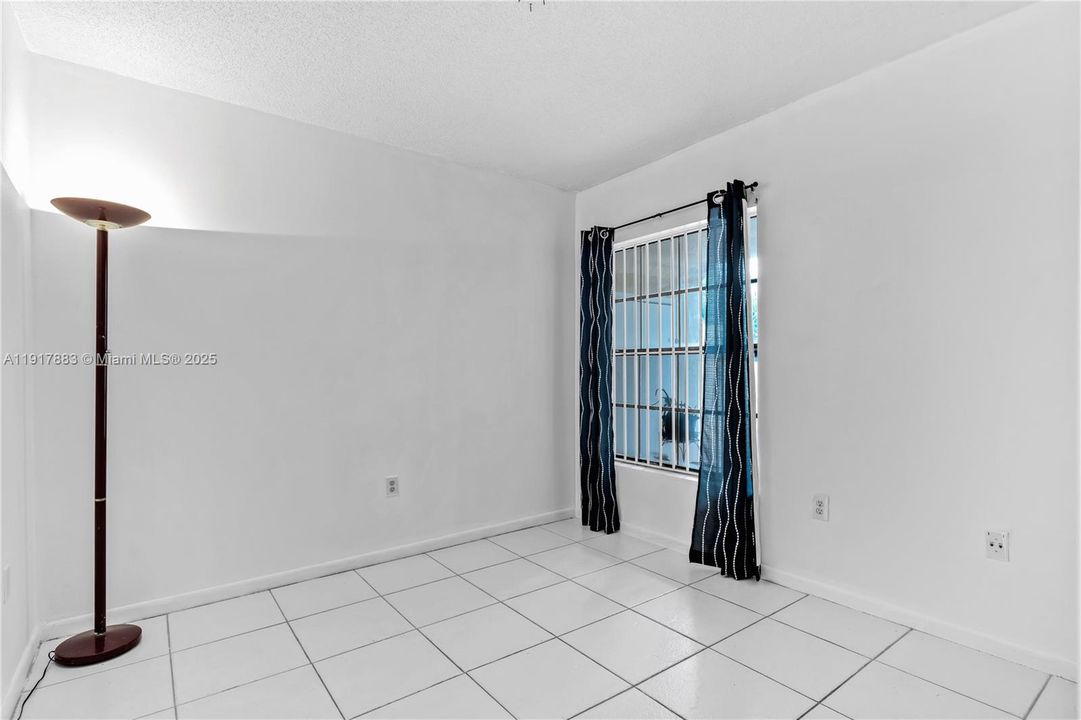 Active With Contract: $2,700 (3 beds, 2 baths, 1102 Square Feet)