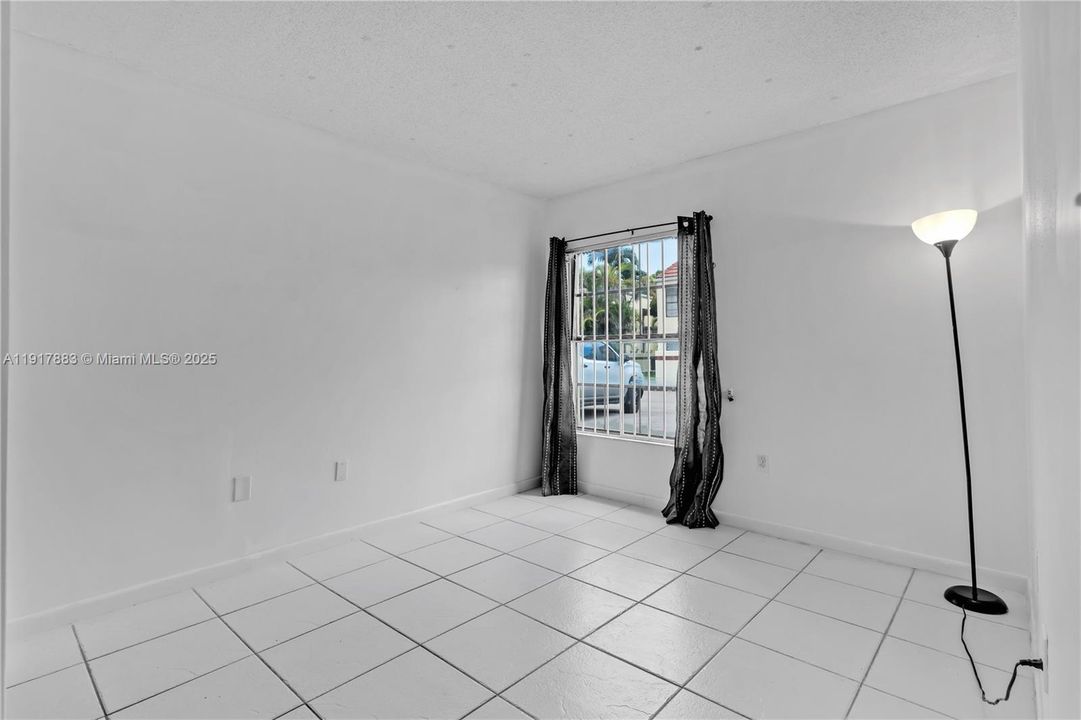 Active With Contract: $2,700 (3 beds, 2 baths, 1102 Square Feet)