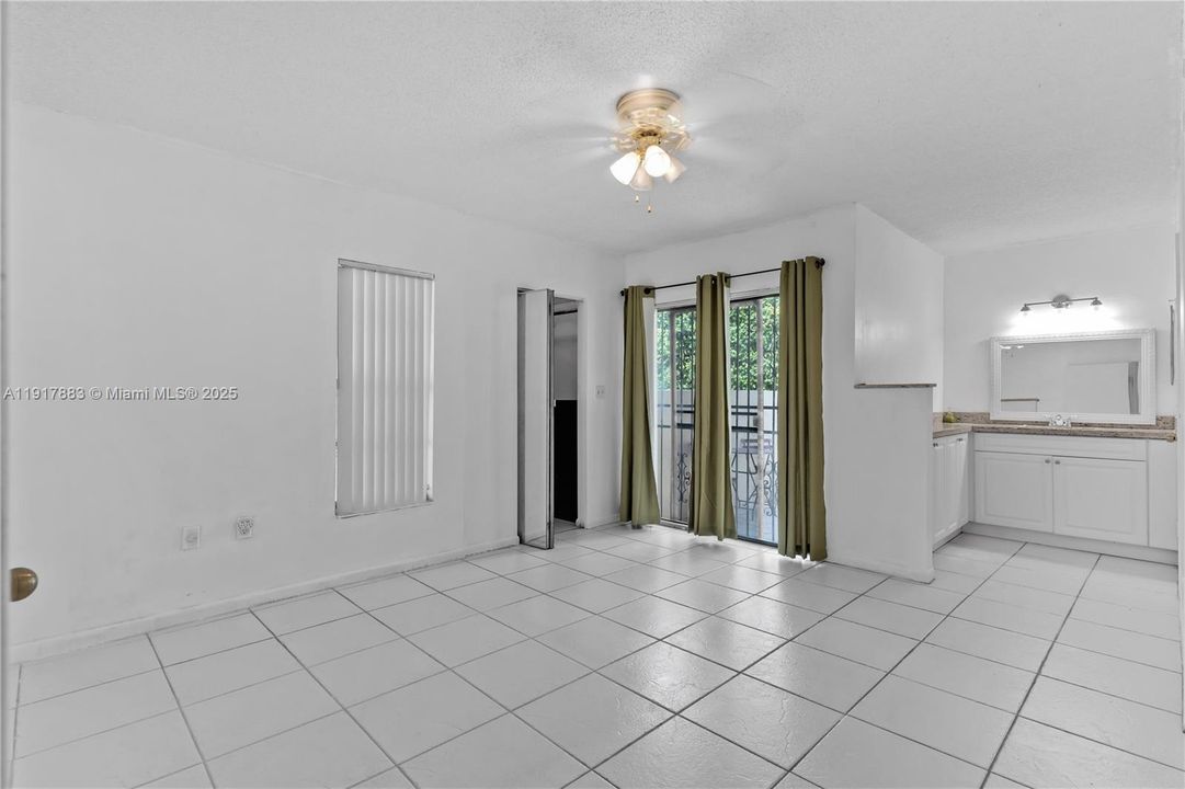 Active With Contract: $2,700 (3 beds, 2 baths, 1102 Square Feet)