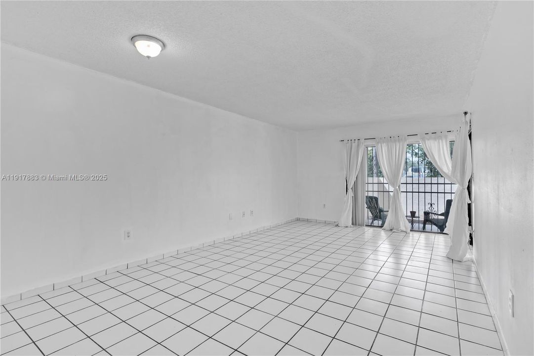 Active With Contract: $2,700 (3 beds, 2 baths, 1102 Square Feet)
