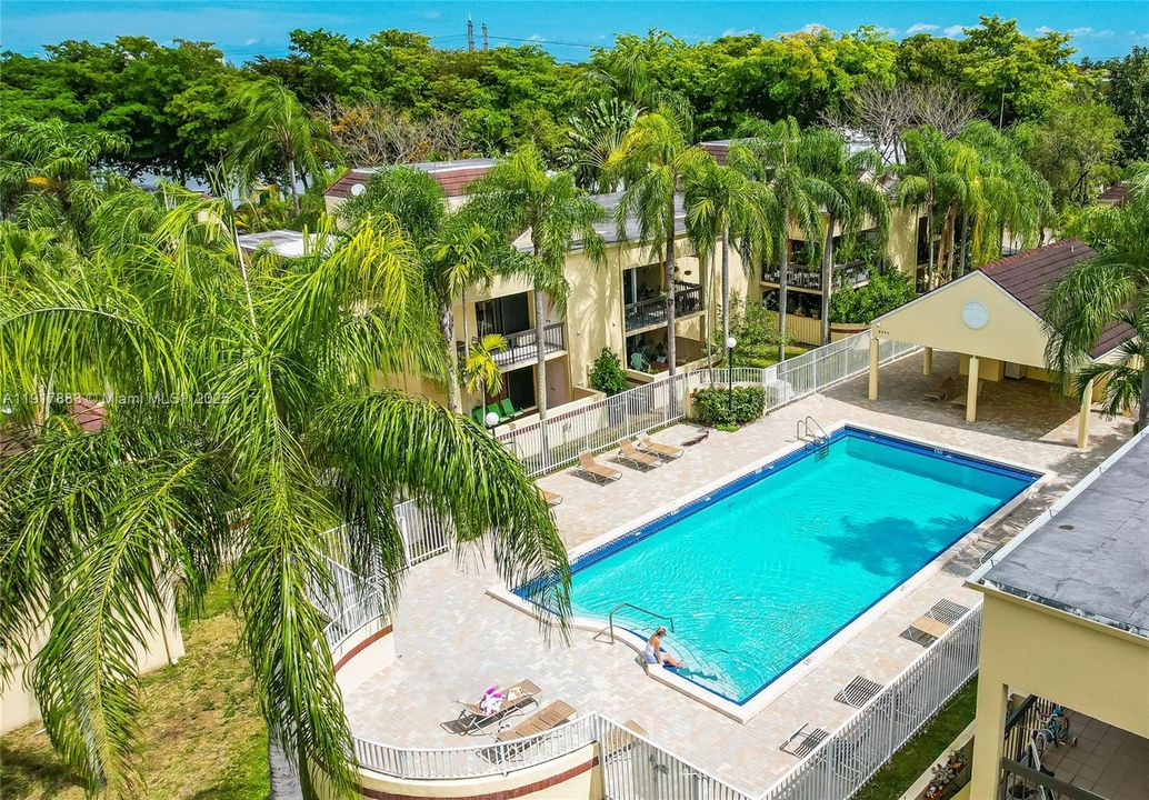 Active With Contract: $2,700 (3 beds, 2 baths, 1102 Square Feet)