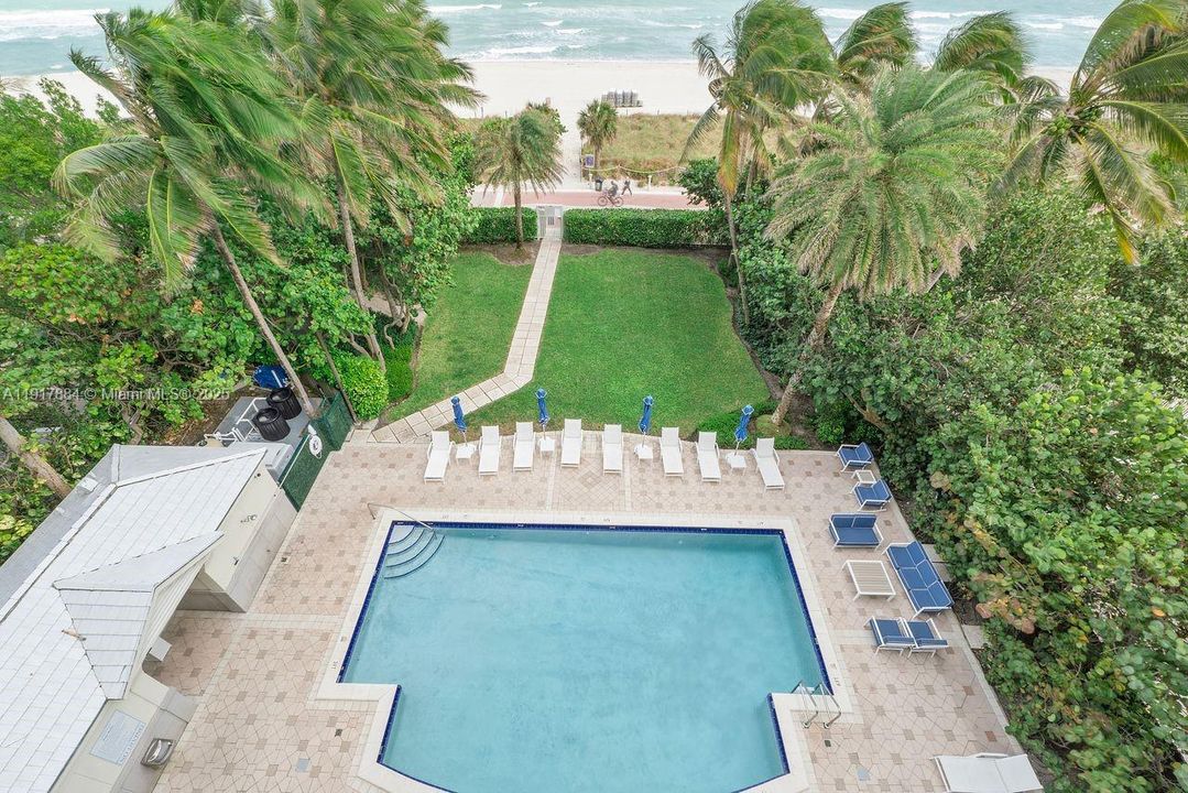 待售: $1,750,000 (2 贝兹, 2 浴室, 1750 平方英尺)