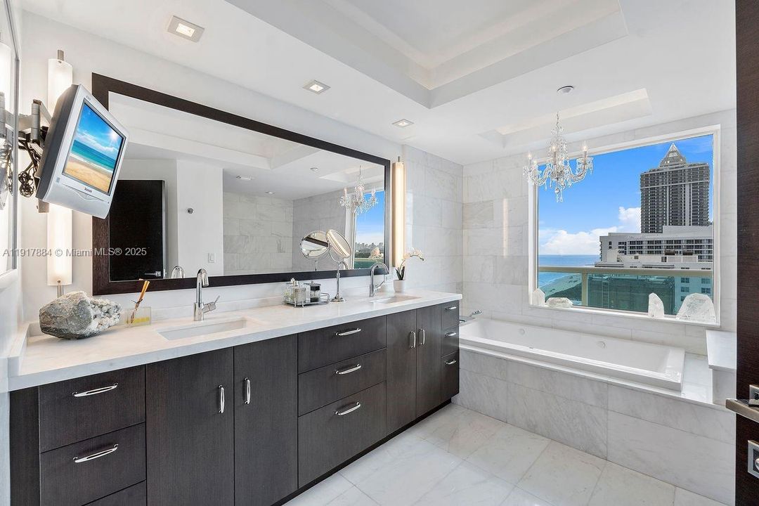 待售: $1,750,000 (2 贝兹, 2 浴室, 1750 平方英尺)