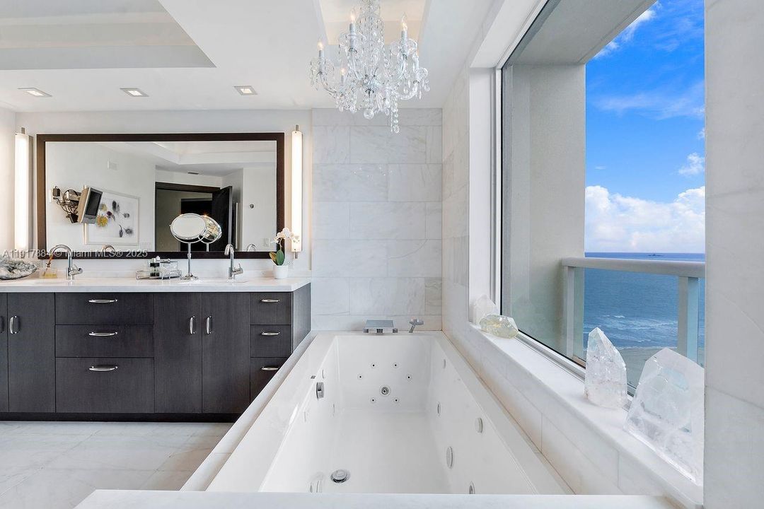 待售: $1,750,000 (2 贝兹, 2 浴室, 1750 平方英尺)