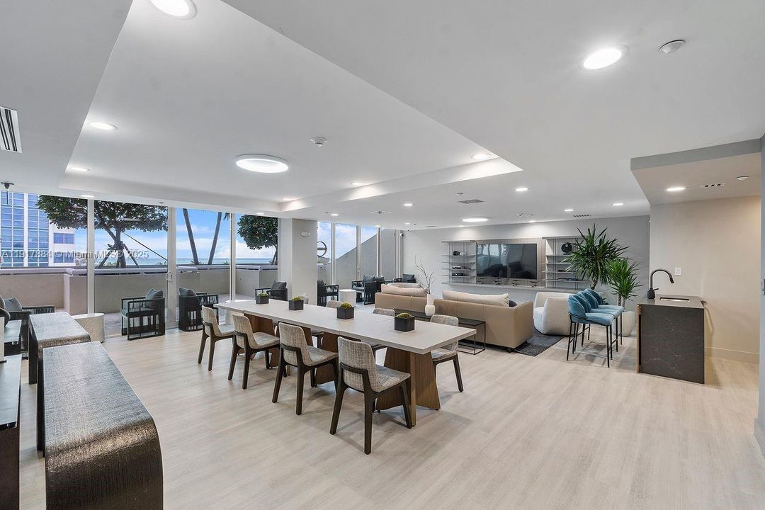 待售: $1,750,000 (2 贝兹, 2 浴室, 1750 平方英尺)