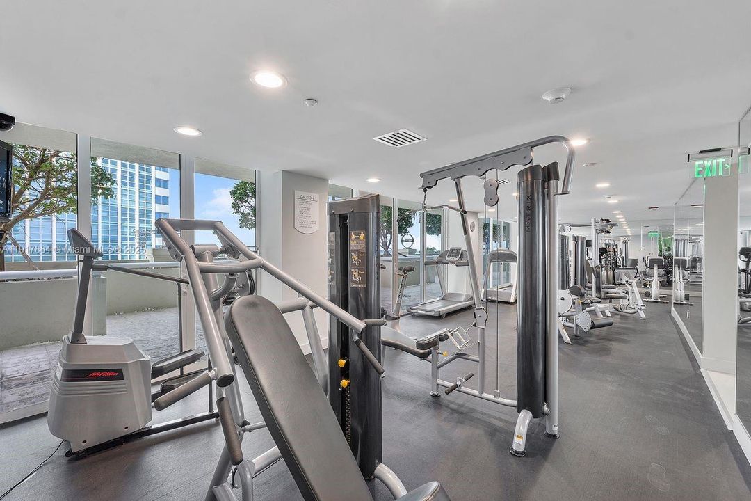 待售: $1,750,000 (2 贝兹, 2 浴室, 1750 平方英尺)