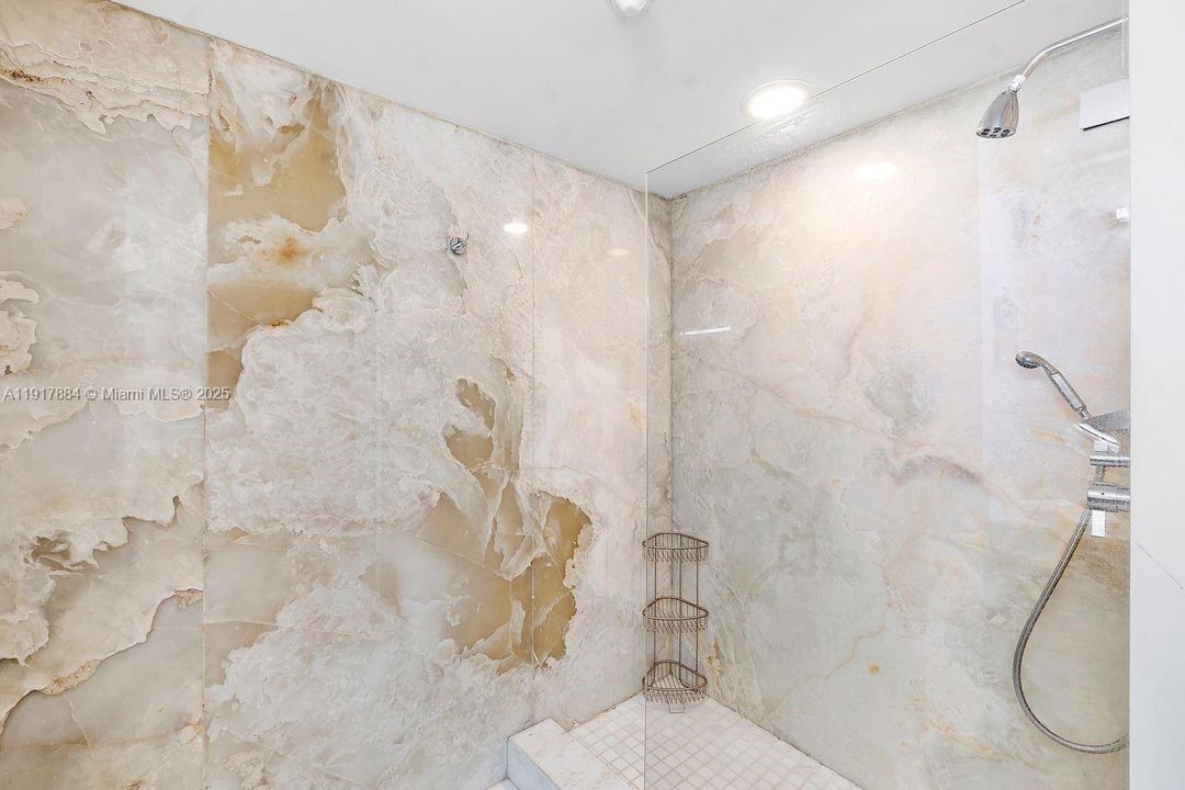 待售: $1,750,000 (2 贝兹, 2 浴室, 1750 平方英尺)