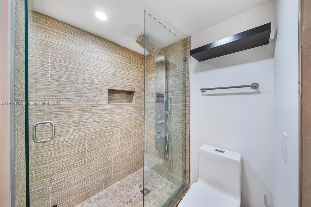 For Rent: $4,500 (1 beds, 2 baths, 1117 Square Feet)