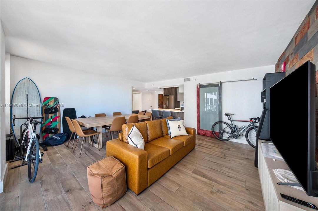 For Rent: $4,500 (1 beds, 2 baths, 1117 Square Feet)