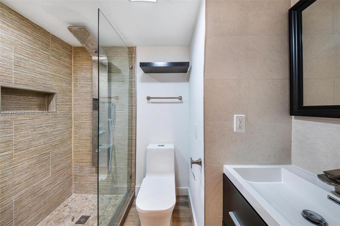 For Rent: $4,500 (1 beds, 2 baths, 1117 Square Feet)