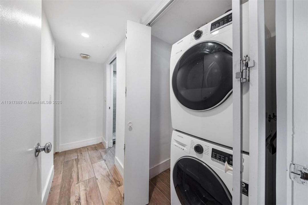 For Rent: $4,500 (1 beds, 2 baths, 1117 Square Feet)