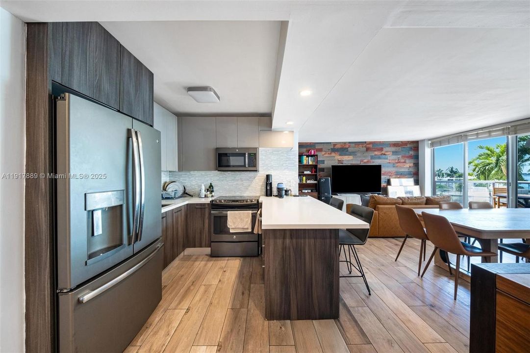 For Rent: $4,500 (1 beds, 2 baths, 1117 Square Feet)