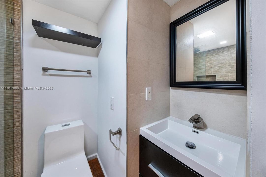 For Rent: $4,500 (1 beds, 2 baths, 1117 Square Feet)