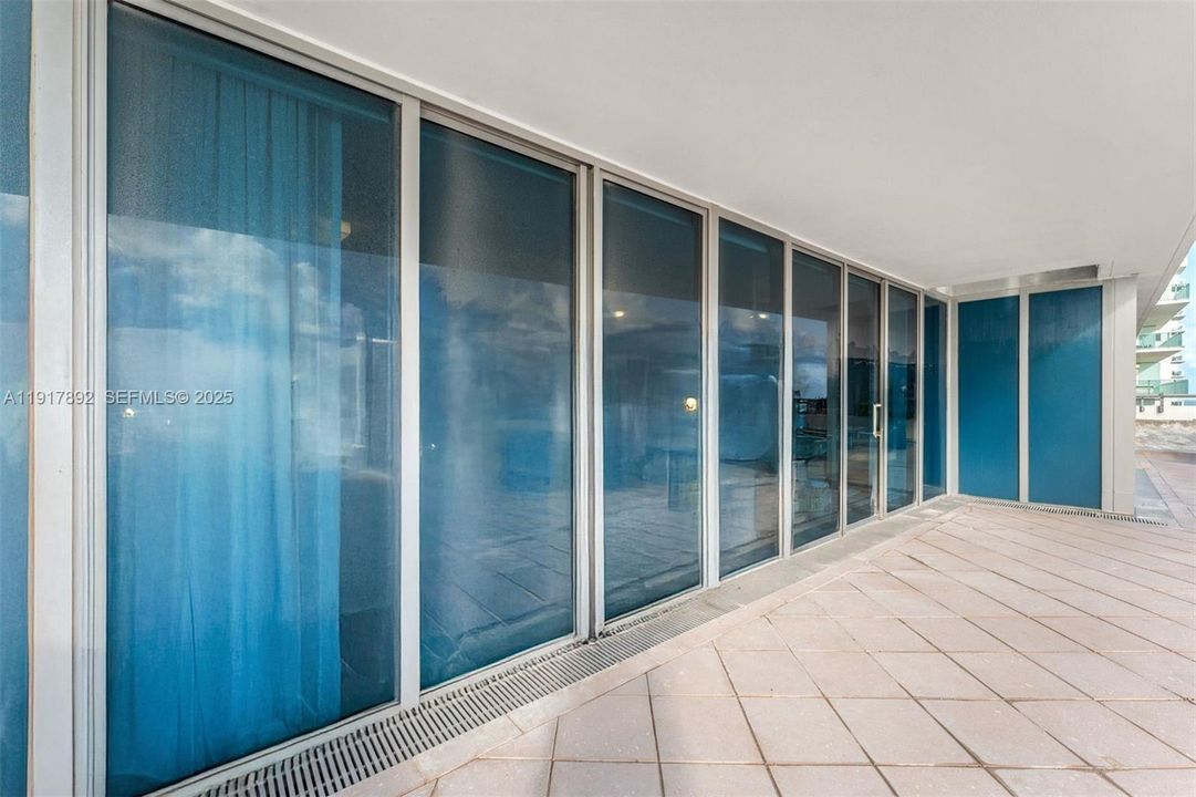 待售: $2,590,000 (2 贝兹, 2 浴室, 1565 平方英尺)