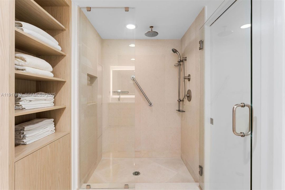 待售: $2,590,000 (2 贝兹, 2 浴室, 1565 平方英尺)