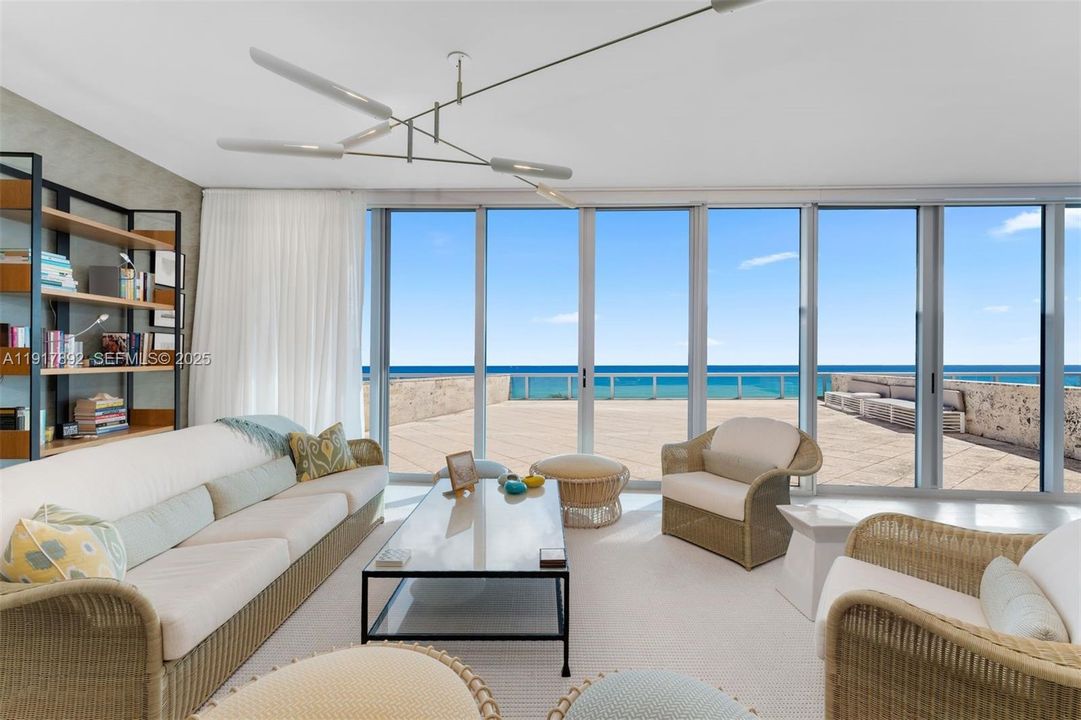 待售: $2,590,000 (2 贝兹, 2 浴室, 1565 平方英尺)