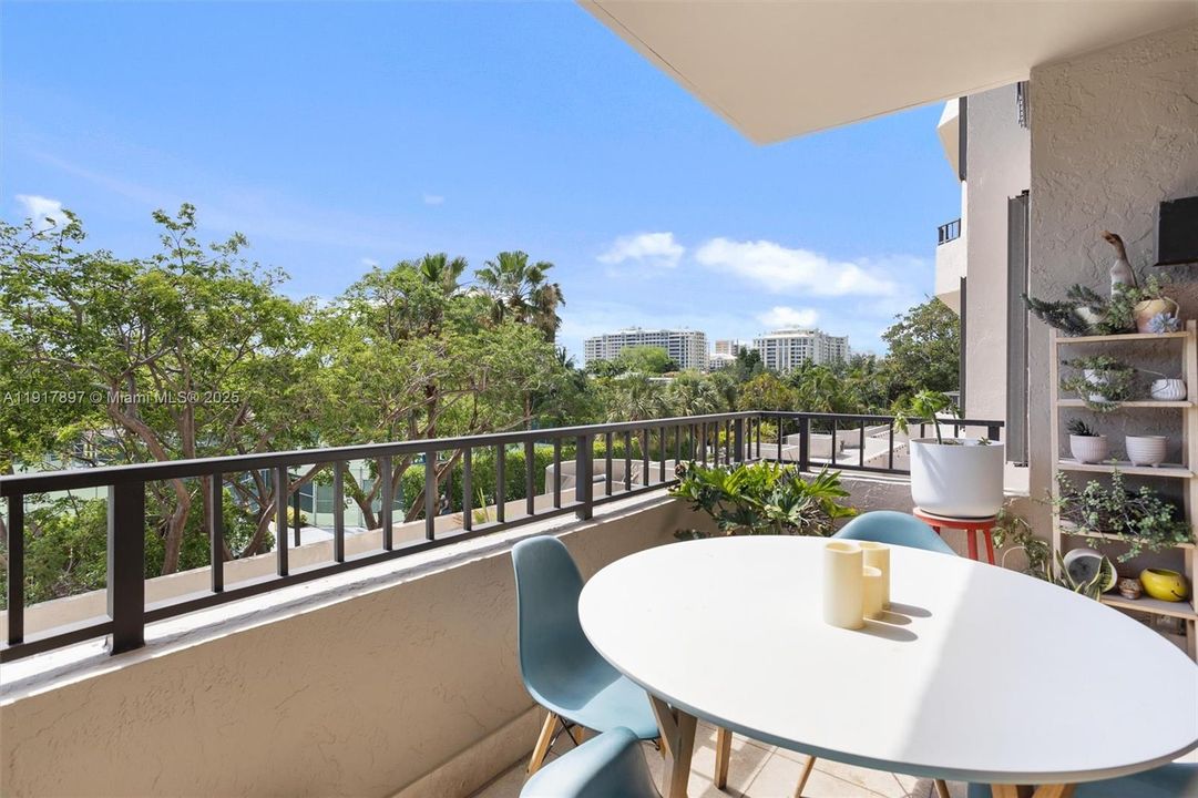 待售: $1,235,000 (2 贝兹, 2 浴室, 1547 平方英尺)