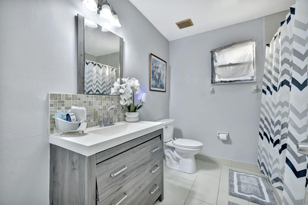 Full Bathroom #1