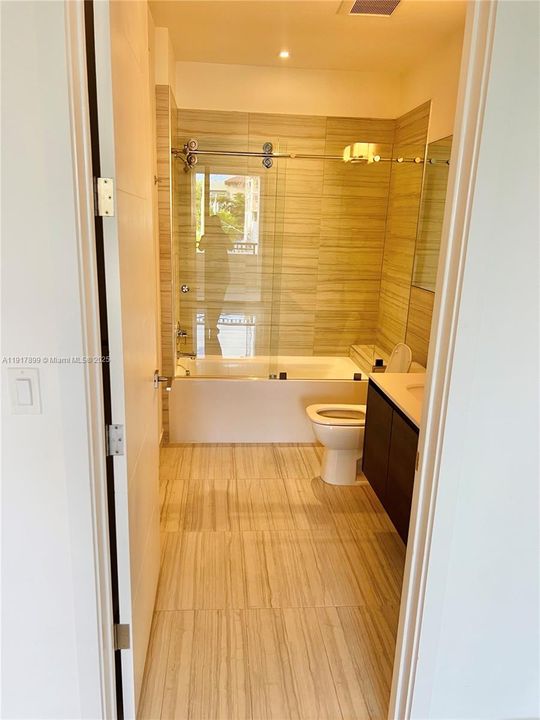 For Rent: $4,700 (2 beds, 2 baths, 905 Square Feet)