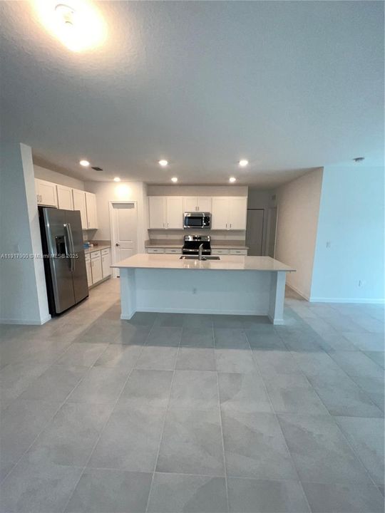 Recientemente alquilado: $3,000 (6 camas, 3 baños, 2586 Pies cuadrados)