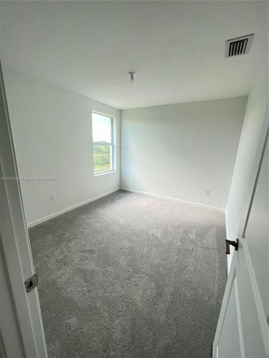 Recientemente alquilado: $3,000 (6 camas, 3 baños, 2586 Pies cuadrados)