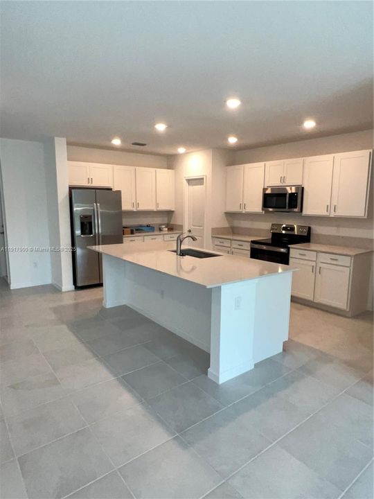 Recientemente alquilado: $3,000 (6 camas, 3 baños, 2586 Pies cuadrados)