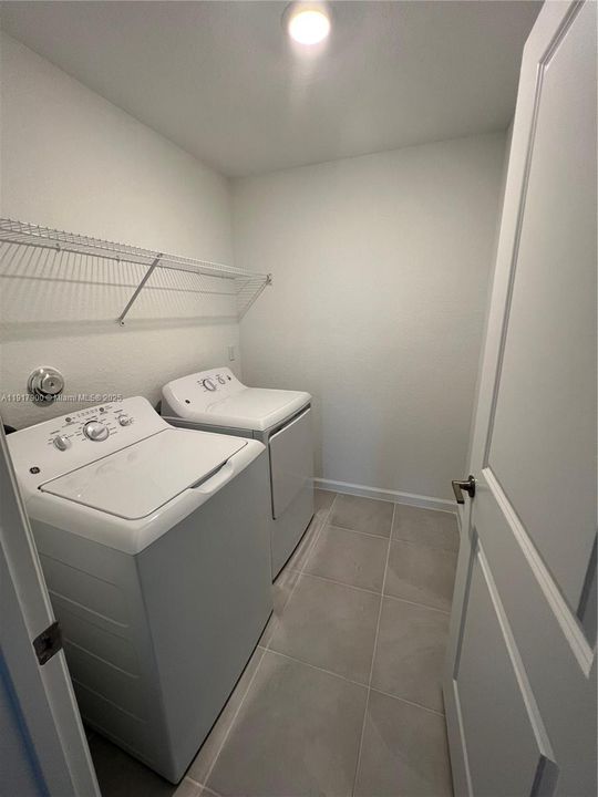 Recientemente alquilado: $3,000 (6 camas, 3 baños, 2586 Pies cuadrados)