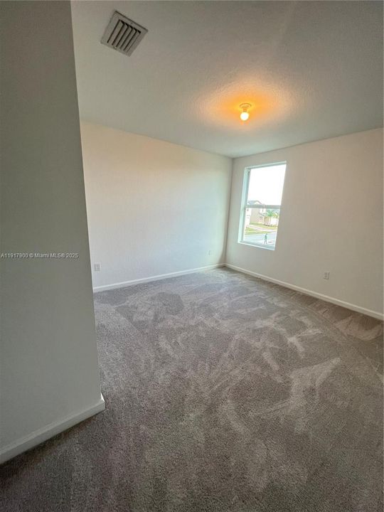 Recientemente alquilado: $3,000 (6 camas, 3 baños, 2586 Pies cuadrados)