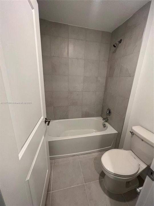 Recientemente alquilado: $3,000 (6 camas, 3 baños, 2586 Pies cuadrados)