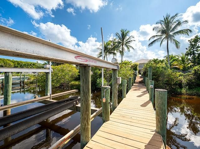 For Sale: $2,100,000 (5 beds, 4 baths, 3564 Square Feet)