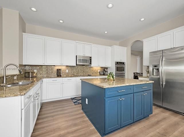 For Sale: $2,100,000 (5 beds, 4 baths, 3564 Square Feet)