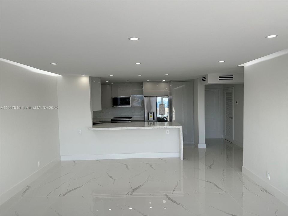 В аренду: $3,500 (1 спален, 1 ванн, 900 Квадратных фут)