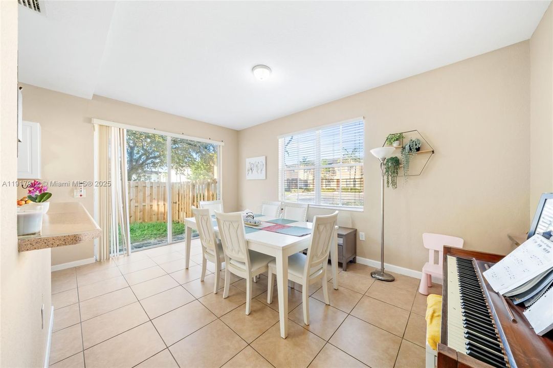 For Sale: $330,000 (3 beds, 3 baths, 1365 Square Feet)