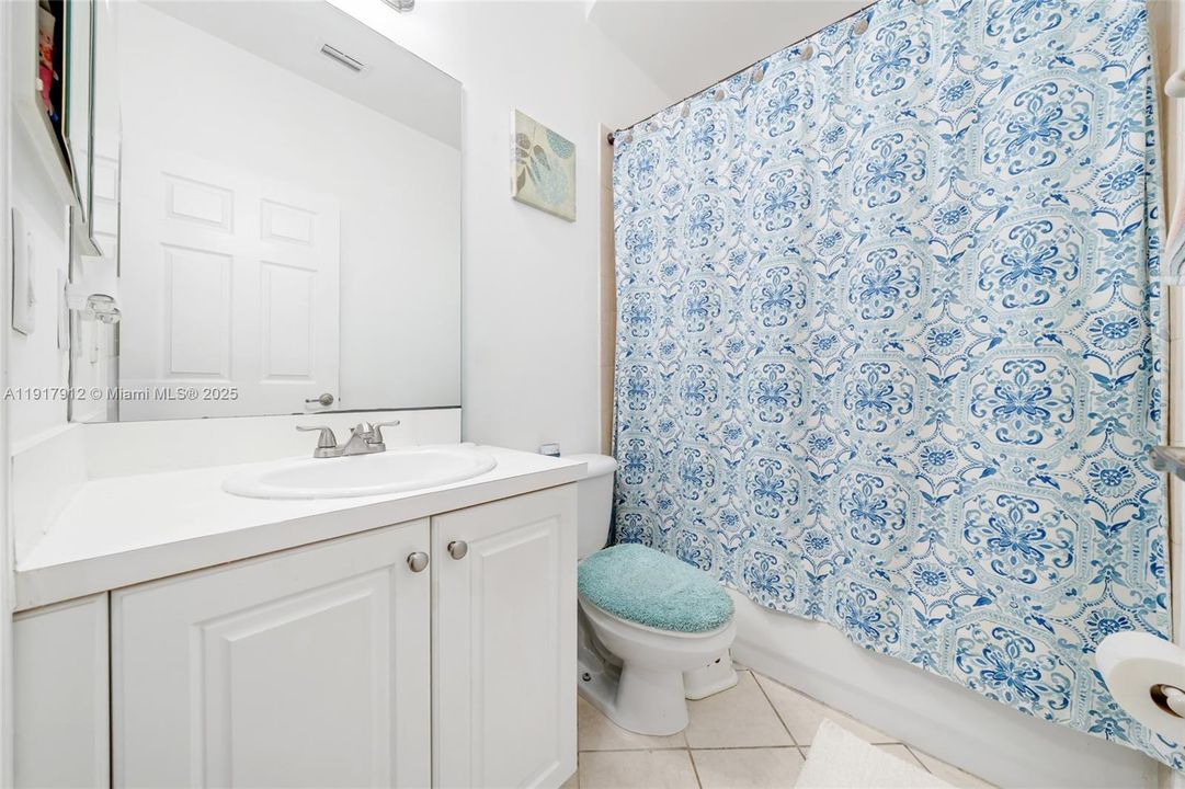 For Sale: $330,000 (3 beds, 3 baths, 1365 Square Feet)