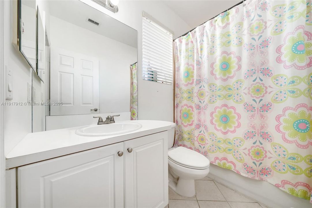 For Sale: $330,000 (3 beds, 3 baths, 1365 Square Feet)