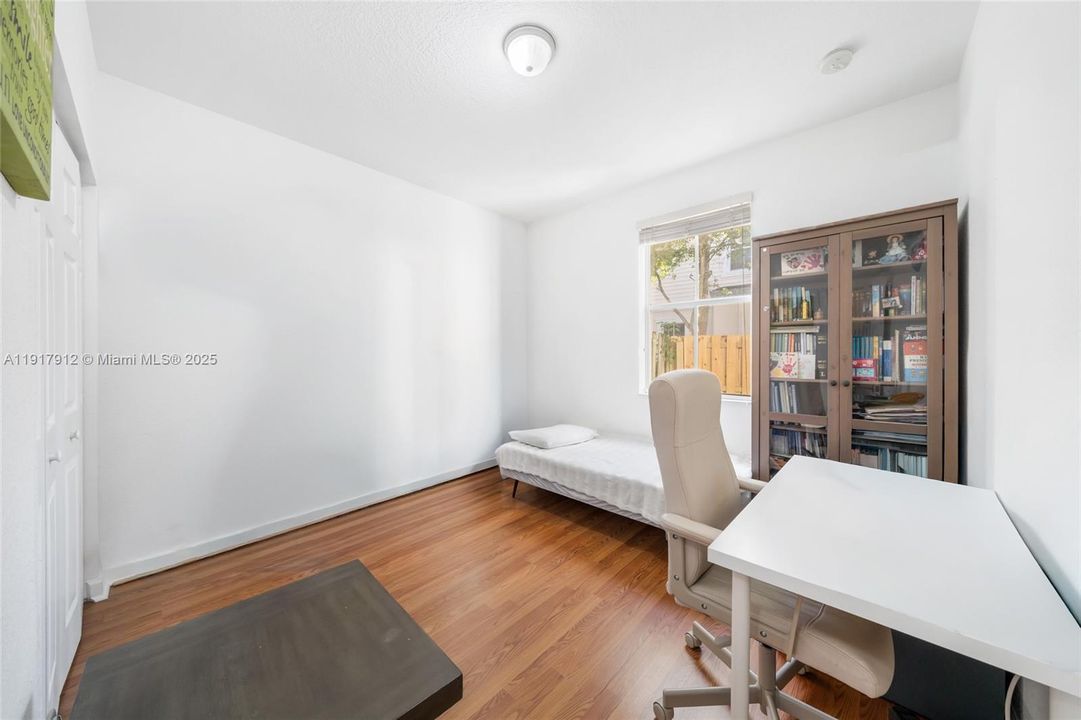 For Sale: $330,000 (3 beds, 3 baths, 1365 Square Feet)