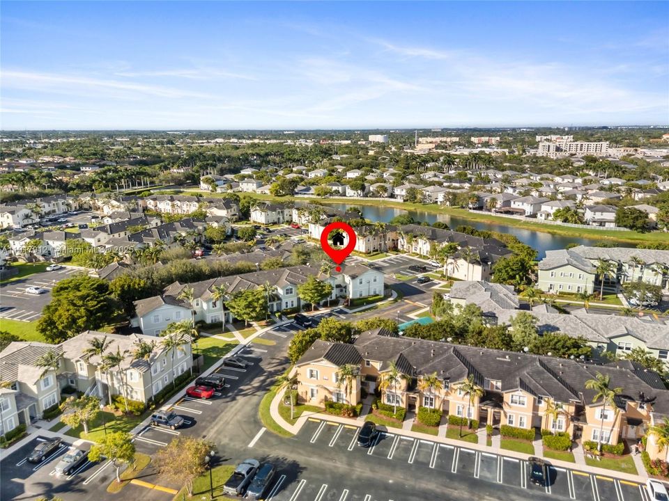 For Sale: $330,000 (3 beds, 3 baths, 1365 Square Feet)