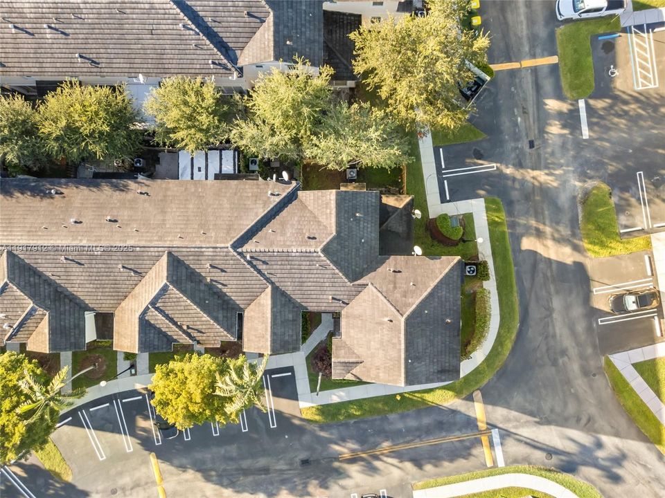 For Sale: $330,000 (3 beds, 3 baths, 1365 Square Feet)