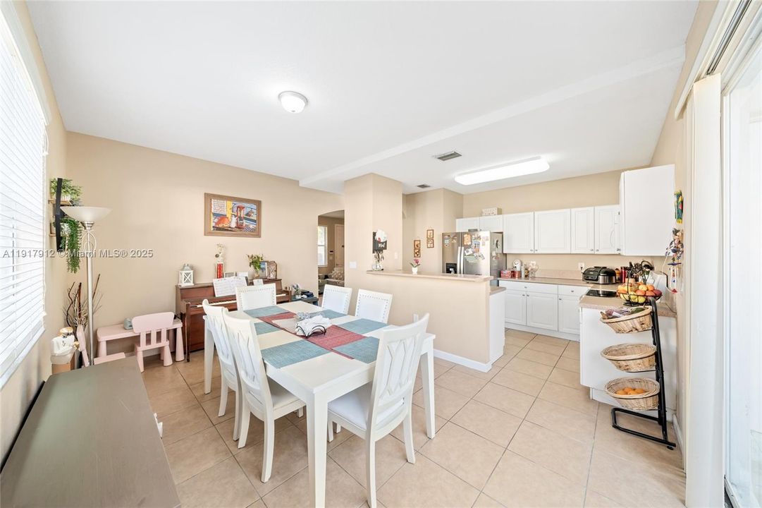 For Sale: $330,000 (3 beds, 3 baths, 1365 Square Feet)