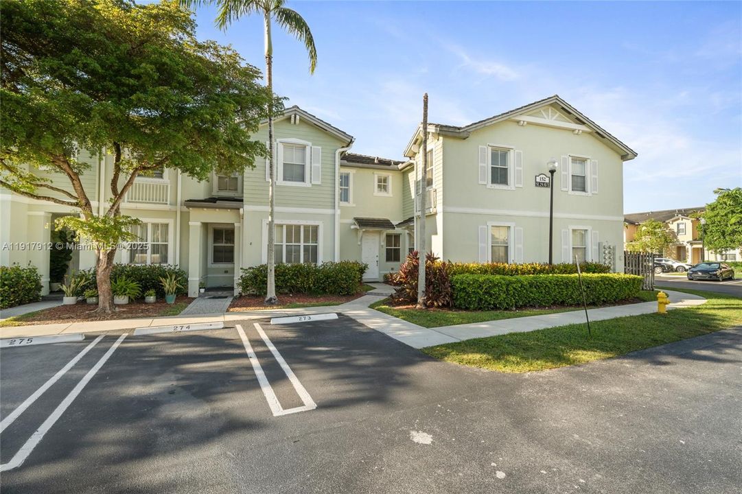 For Sale: $330,000 (3 beds, 3 baths, 1365 Square Feet)