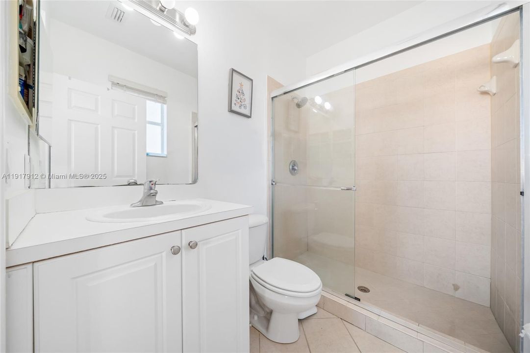 For Sale: $330,000 (3 beds, 3 baths, 1365 Square Feet)